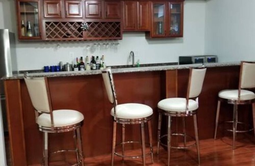 Woodmore Apartment | 2 Bedroom Upscale Basement Apartment