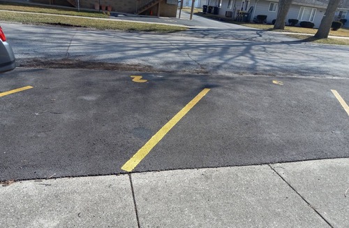 South Chicago Heights Apartment | 2-bedroom apartment in South Chicago Heights with AC.