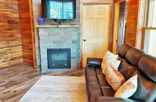Potosi House | 2-bedroom vacation home near Mark Twain National Forest