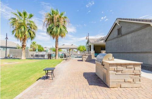 Phoenix Villa | 2 Bedroom Villa, Dog Park, Lake, WiFi, Laundry , Pool