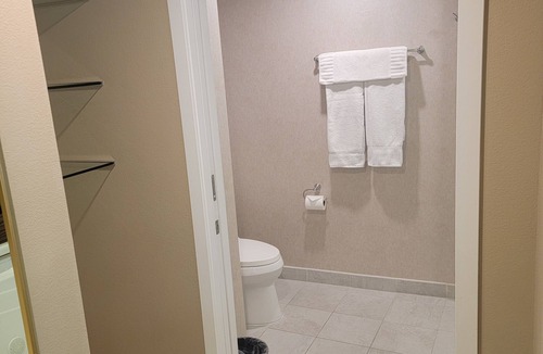 Winchester Hotel | 2-bedroom villa hotel in phenomenal Las Vegas with WiFi, AC, fitness room