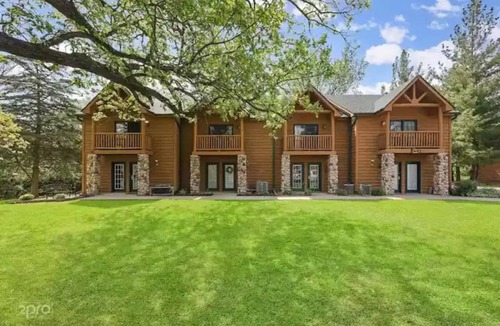 Oglesby Condo | 2 Bedroom villa