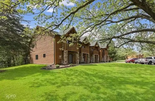 Oglesby Condo | 2 Bedroom villa