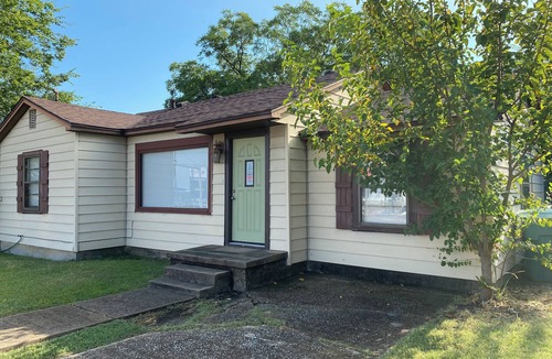Sherman House | 2-Bedroom Vintage Cottage in Sherman, TX