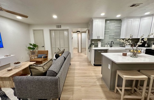 East Ocean View Apartment | 2 Bedroom w/King Beds walk to beach - top floor 7