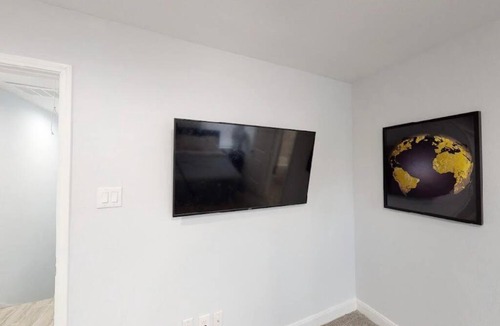 Southeast Houston House | 2 bedroom w/ upstairs balcony attached to Master