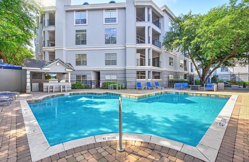 Oak Lawn Apartment | 2-bedroom Walk to West Village & Katy Trail!, GYM, FREE parking, WiFi