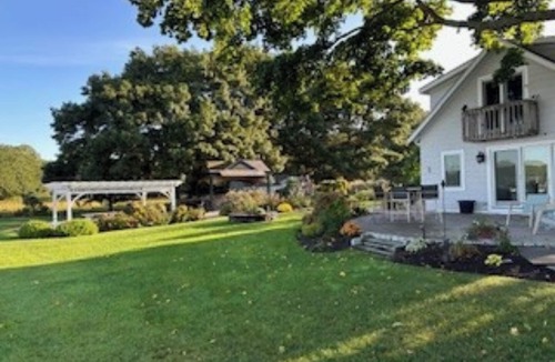 North Kingstown Cottage | 2 bedroom Water Front Cottage.