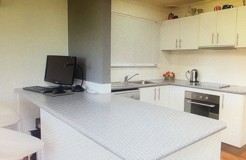 Dora Creek House | 2 Bedroom Waterfront Cottage