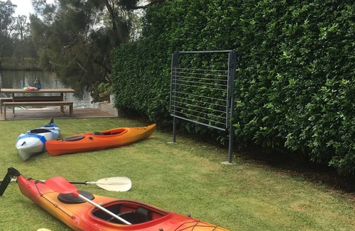 Dora Creek House | 2 Bedroom Waterfront Cottage