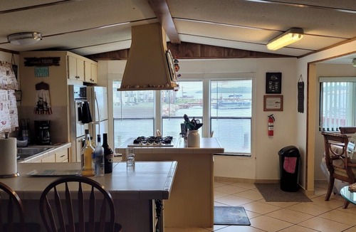 Oak Hill House | 2 BEDROOM WATERFRONT ON INTERCOASTAL WITH DOCK AND LAUNCH