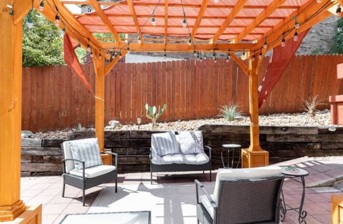 San Antonio House | 2 Bedroom- Whole House for 2 or more guests min.