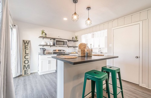 Mahncke Park Apartment | 2-Bedroom with a 'Pearly' view