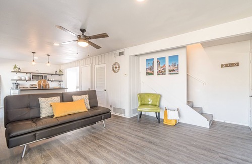 Mahncke Park Apartment | 2-Bedroom with a 'Pearly' view