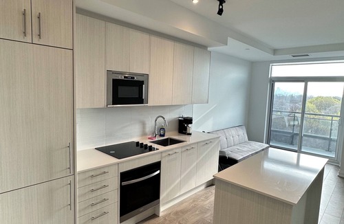 Woodbine - Lumsden Condo | 2 BEDROOM WITH CLEAR VIEWS OF THE TORONTO SKYLINE 2KMS FROM WOODBINE BEACH
