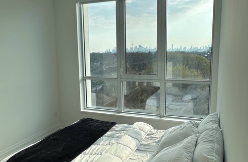 Woodbine - Lumsden Condo | 2 BEDROOM WITH CLEAR VIEWS OF THE TORONTO SKYLINE 2KMS FROM WOODBINE BEACH