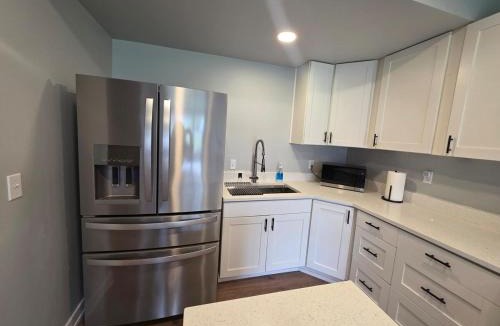 Joliet House | 2 Bedroom with King Suite, Large Space, Pet Friendly, Steps from Downtown Jolie