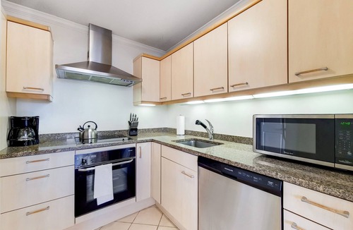 Fenway–Kenmore Apartment | 2 Bedroom with Luxury Amenities in Back Bay