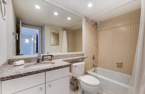 Fenway–Kenmore Apartment | 2 Bedroom with Luxury Amenities in Back Bay