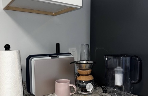 North Philadelphia Apartment | 2 bedroom with work space and high speed internet.