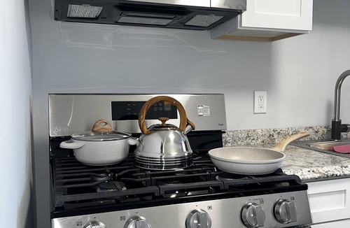 North Philadelphia Apartment | 2 bedroom with work space and high speed internet.