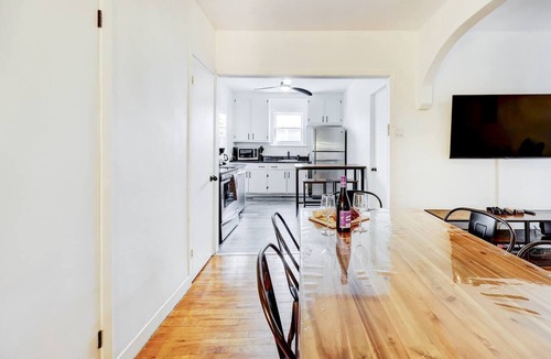 Maizerets Apartment | 2 Bedrooms + 10mins Old-QC + Free Street Parking