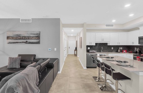 Bay Lake Apartment | 2 Bedrooms/2 Bathrooms/Storey Lake (3120-106 PC)