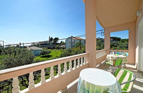 Banjol Apartment | 2 bedrooms appartement at Banjol 300 m away from the beach with sea view enclosed garden and wifi
