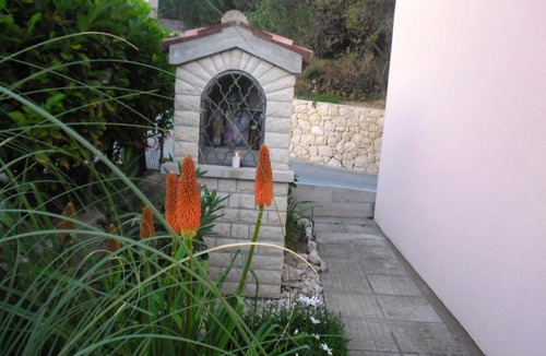 Banjol Apartment | 2 bedrooms appartement at Banjol 300 m away from the beach with sea view enclosed garden and wifi