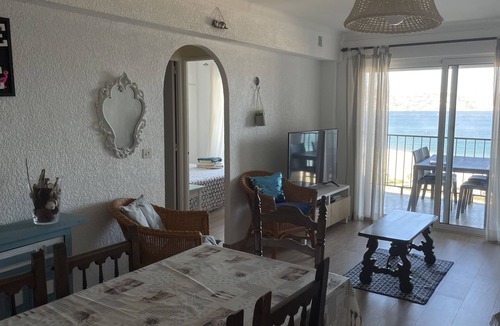 Empuriabrava Apartment | 2 Bedrooms- Balcony with beautiful views, Beachfront.