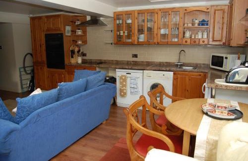 Hoddesdon House | 2 bedrooms Bell Cottage