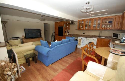 Hoddesdon House | 2 bedrooms Bell Cottage