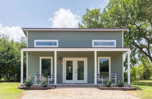 Warrenton House | 2 Bedrooms + Full Kitchen + 5 min drive to RT