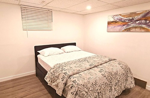 London House | 2 Bedrooms in Entire Home w/Free Parking Near to Hospital and Grocery Stores