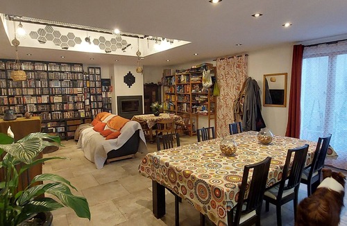 Blere Bed & Breakfast | 2 Bedrooms in large house with small garden, fireplace, charming town center