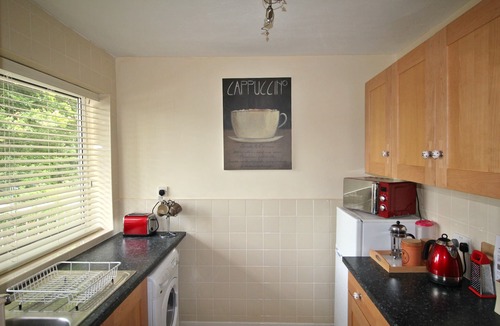 Doncaster Apartment | 2 Bedrooms - Large Balcony Apartment & Parking