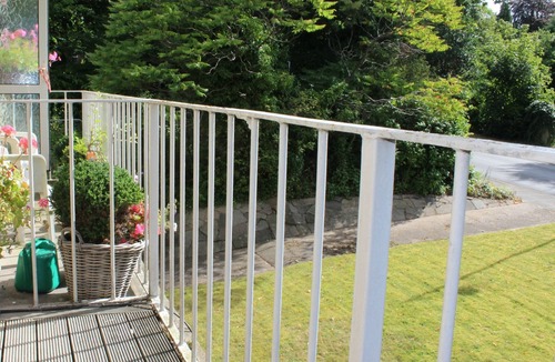 Doncaster Apartment | 2 Bedrooms - Large Balcony Apartment & Parking