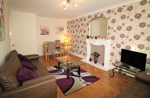 Doncaster Apartment | 2 Bedrooms - Large Balcony Apartment & Parking