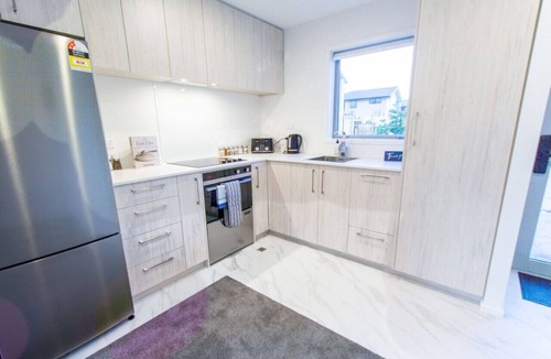 Upper Riccarton House | 2 Bedrooms Overlooking Park - Exquisite Views