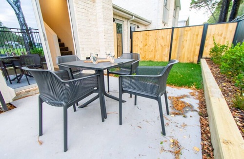 Upper Riccarton House | 2 Bedrooms Overlooking Park - Exquisite Views