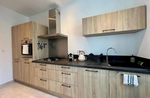 Grenoble City Centre Apartment | 2 bedrooms Private parking lot - Railway station 5 min away