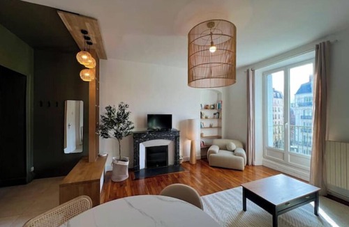 Grenoble City Centre Apartment | 2 bedrooms Private parking lot - Railway station 5 min away
