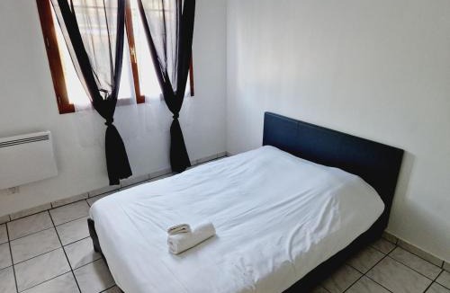 Maubeuge Apartment | 2 Bedrooms Private Parking Wifi TV