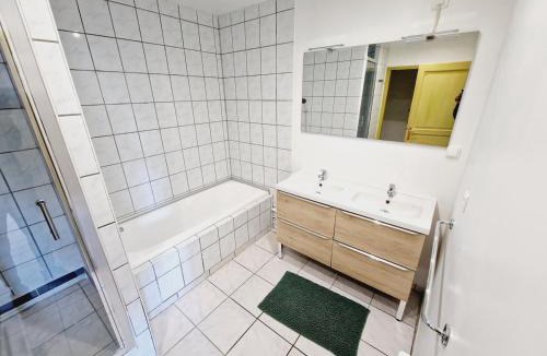 Maubeuge Apartment | 2 Bedrooms Private Parking Wifi TV