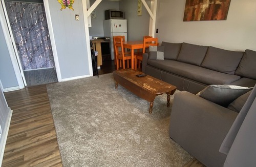 Hampton Apartment | 2 bedrooms with a shared pool. apt4