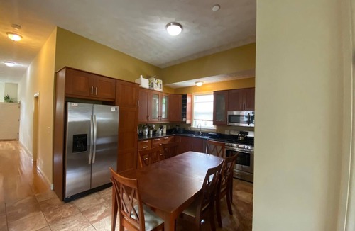 Egleston Square Apartment | 2 bedrooms with air-conditioning, parking, laundry, WiFi near Sam Adams & subway