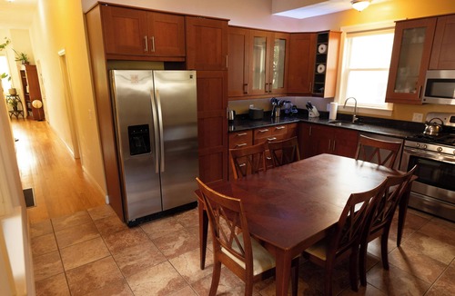 Egleston Square Apartment | 2 bedrooms with air-conditioning, parking, laundry, WiFi near Sam Adams & subway