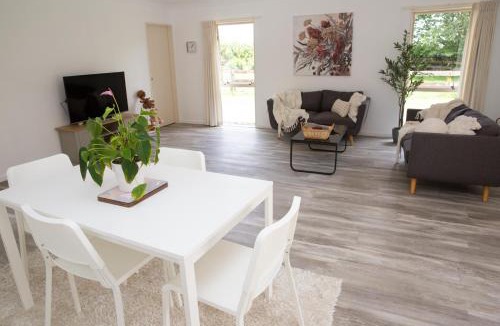 Tamahere Apartment | 2 Bedrooms with Garage right on Te Awa River Ride