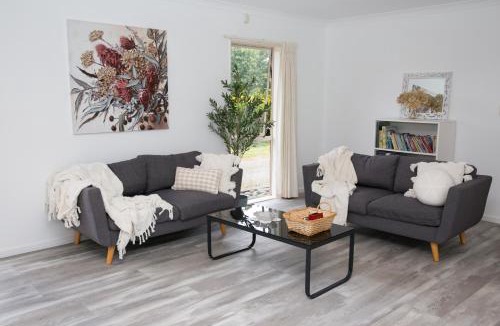 Tamahere Apartment | 2 Bedrooms with Garage right on Te Awa River Ride