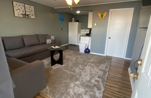 Hampton Apartment | 2 bedrooms with shared pool. apt1